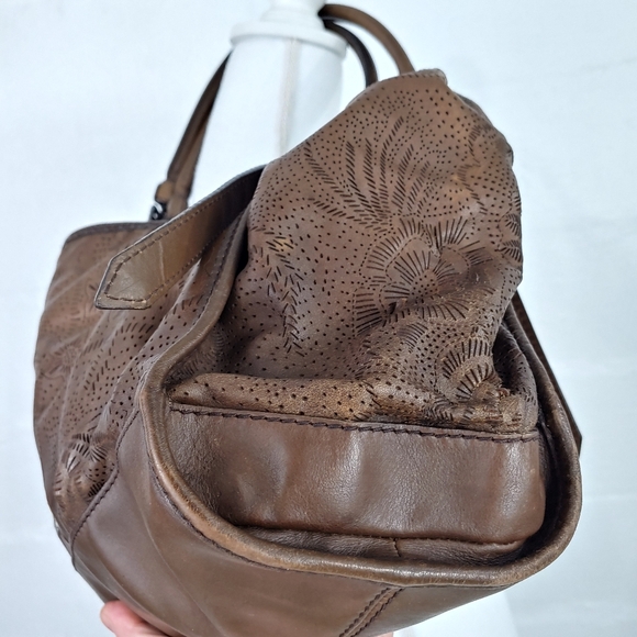 BURBERRY AVONDALE LEATHER HOBO BAG - Picture 8 of 16
